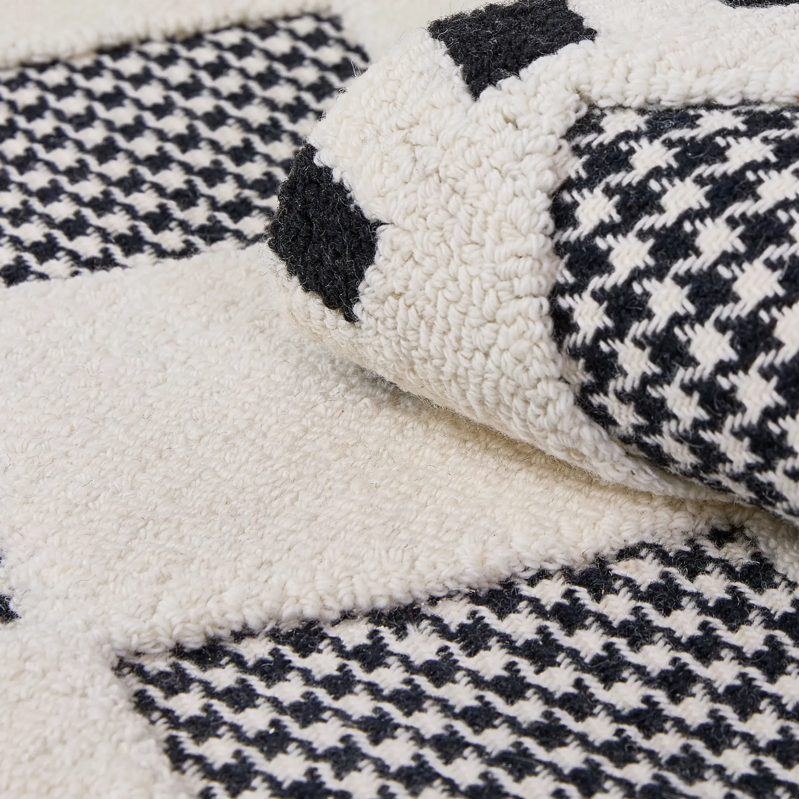 Rugs|MacKenzie-Childs Houndstooth Check Diamond 2'3 x 3'9 Rug